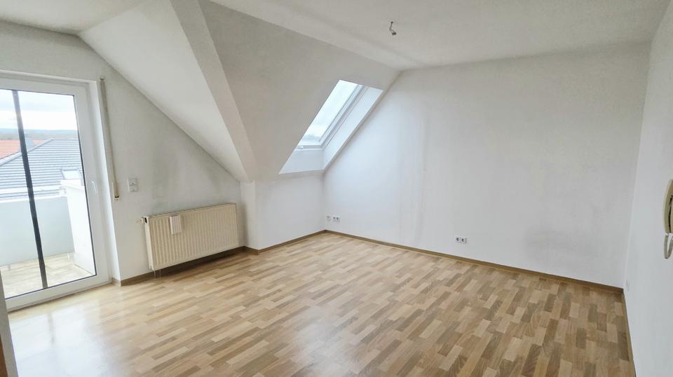 Helle ausbaufähige 2-Zi-Wohnung m. Balkon & Stellplatz bei Erfurt 2 zimmer