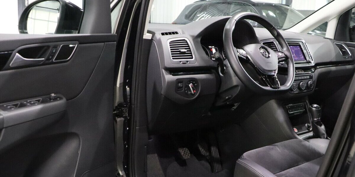 VW Sharan 1.4 TSI BUSINESS HIGHLINE / XENON / TOP 64.000 km 27.444 &euro; Hamm 59077