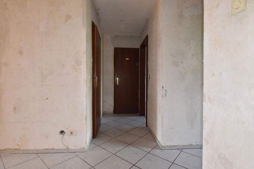 Renovierungsbedürftige, freie 3-Zi-Whg mit Balkon, provisionsfrei 3 zimmer