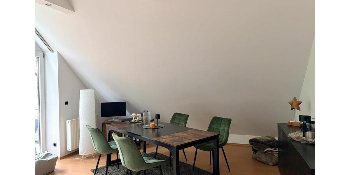 Dachgeschoßwohnung Dinslaken Hiesfeld - 3.5 Zimmer, 89 m&sup2;, 1.135&euro; | Angebot:26664027