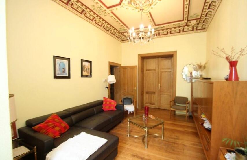Jugendstil. 4 Apartments. Zentral. viel Potential. Provisionsfrei
