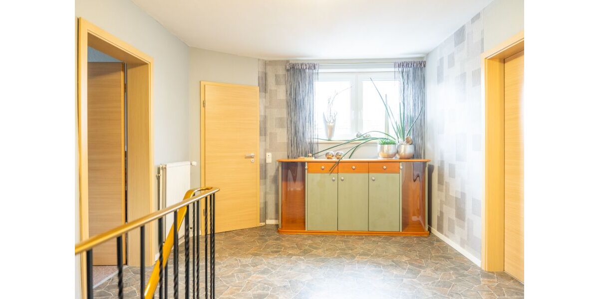 Provisionsfrei* Geräumiges, zentralgelegenes 6-Zimmer Einfamilienhaus mit Gewerbeeinheit in Eilshausen - Einfamilienhaus Hiddenhausen | Angebot:26689390