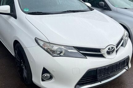 Toyota Auris 114.736 km 12.950 &euro; Schönebeck 39218