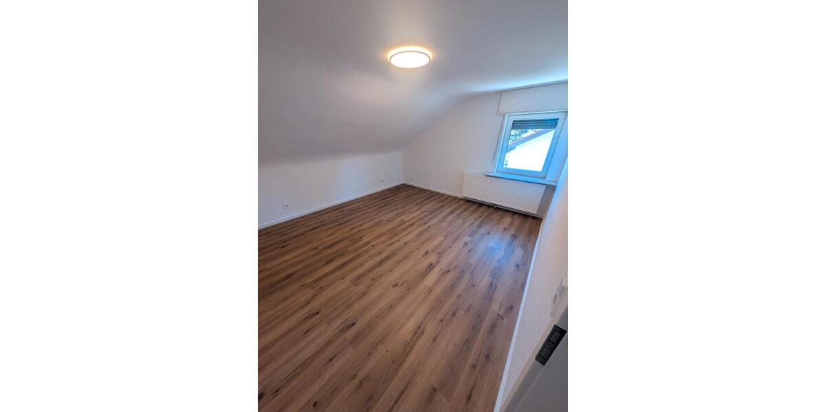 Dachgeschoßwohnung Karlsruhe Wettersbach - 5 Zimmer, 113 m&sup2;, 1.350&euro; | Angebot:26414163