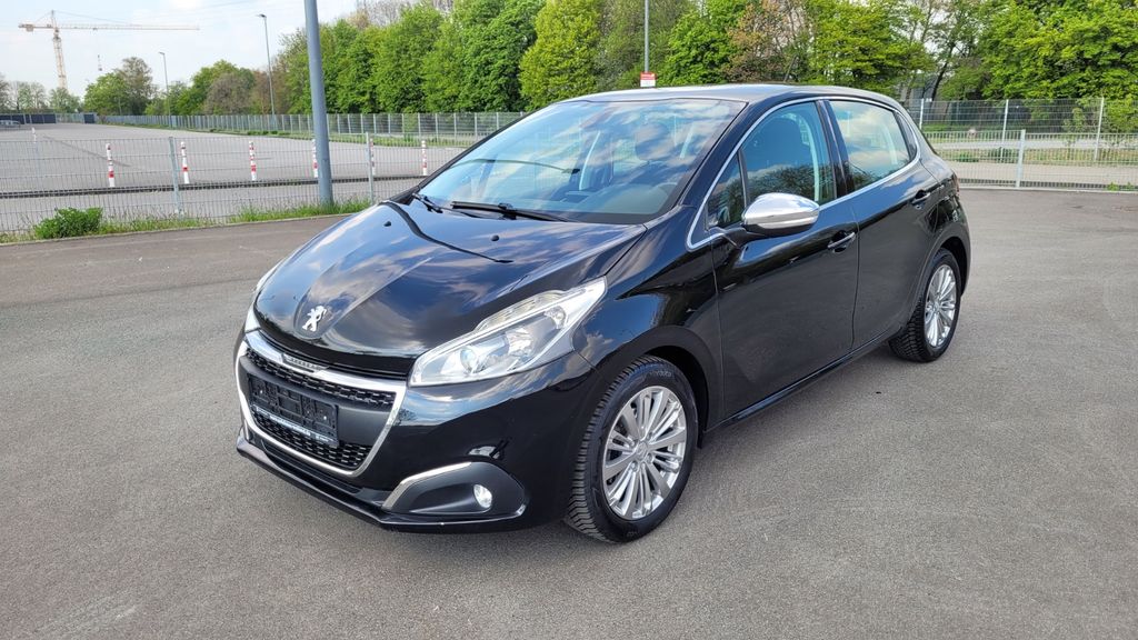 Peugeot 208 73.500 km 7.490 &euro; Essen 45356