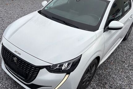 Peugeot 208 46.216 km 14.890 &euro; Paderborn 33104