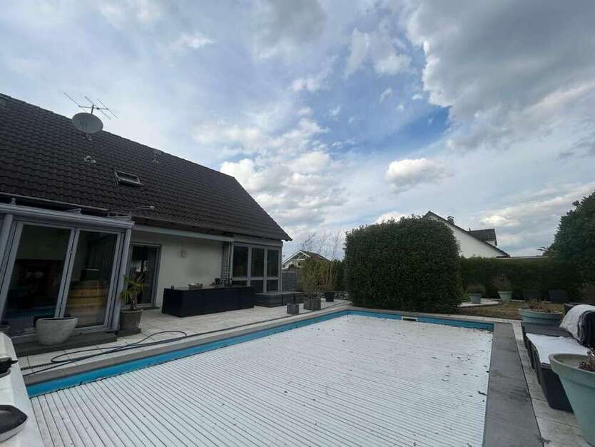 Haus zum Kaufen in Kamp-Lintfort 525.000 € 149 m²