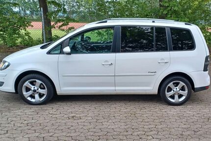 VW Touran 274.576 km 3.000 &euro; Pattensen 30982