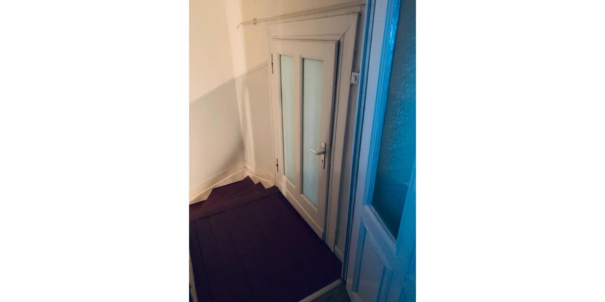 RE-West Altbauwohnung 2 Zi., KDB, DG, 55 qm, saniert, kein Balkon 2.5 zimmer