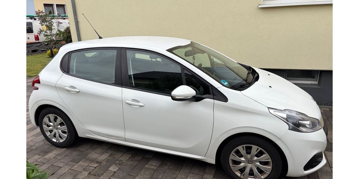 Peugeot 208 115.000 km 4.999 &euro; Kirkel-Limbach 66459