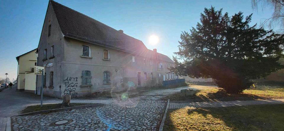Einfamilienhaus Teuchern - 10 Zimmer, 183 m&sup2;, 75.000&euro; | Angebot:25400313