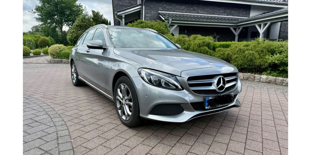 Mercedes-Benz 220 159.860 km 14.800 &euro; Nübbel 24809