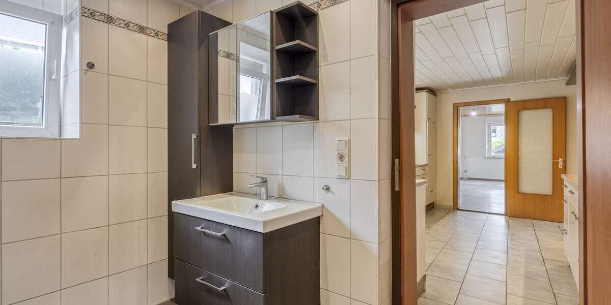 Großes Wohnhaus mit vielfältigem Nutzungspotential - Einfamilienhaus Moschheim | Angebot:26932451