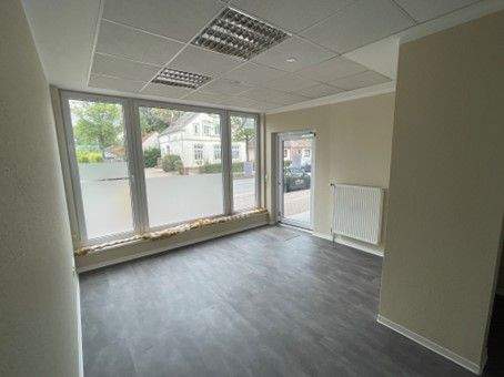Sehr schicke Gewerberäume in stark frequentierter Lage in Brake 3 zimmer