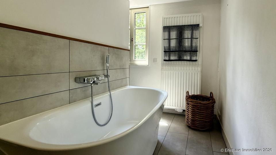 Einfamilienhaus Bad Münstereifel - 5 Zimmer, 147 m&sup2;, 1.850&euro; | Angebot:24654271