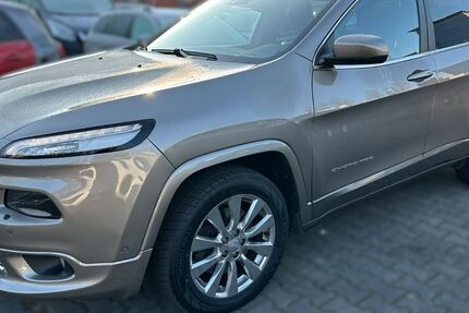Jeep Cherokee 130.000 km 17.950 &euro; Berlin-Spandau 13585
