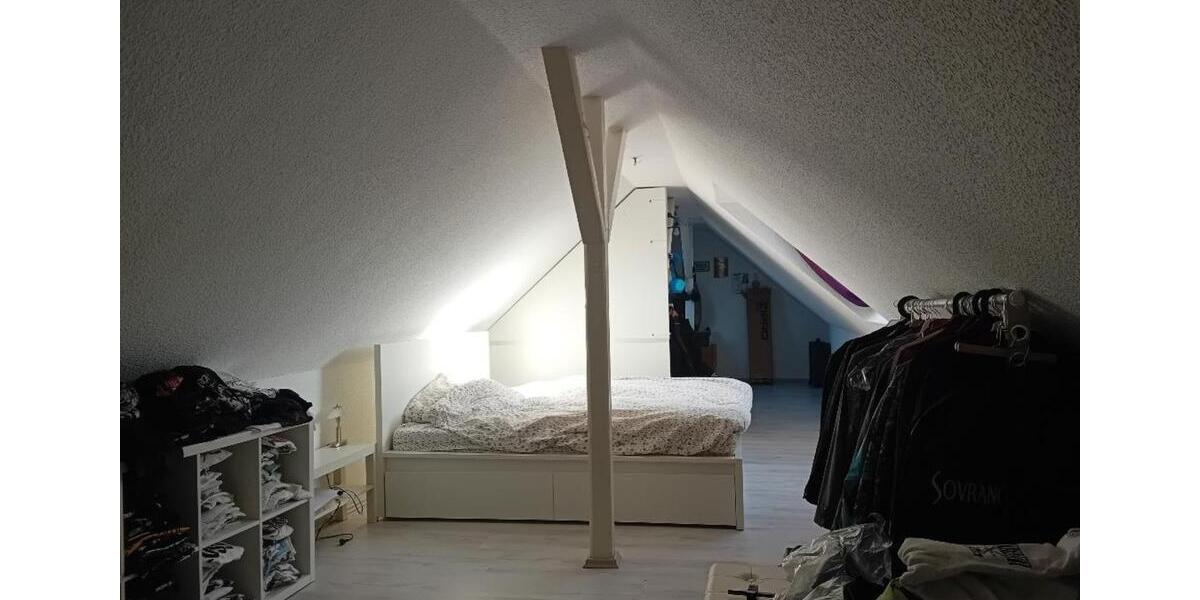 Dachgeschoßwohnung Oberhausen - 3.5 Zimmer, 100 m&sup2;, 195.000&euro; | Angebot:24979111