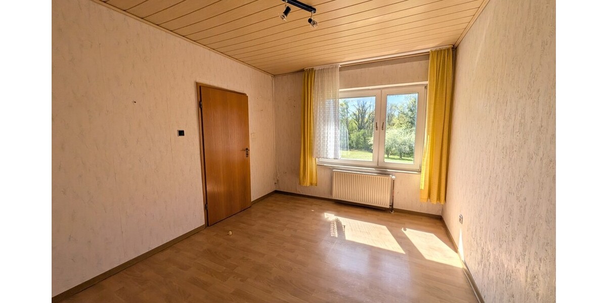 Großes Grundstück in Hüllhorst: Einfamilienhaus mit Potenzial zur Neugestaltung - Grundstück Hüllhorst | Angebot:26905367
