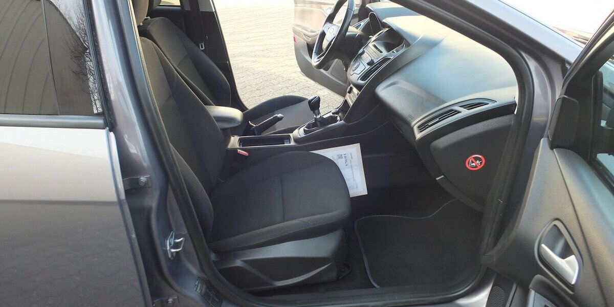 Ford Focus KLIMAUTOMATIK PARKPILOT 4-TÜRIG 118.919 km 6.998 &euro; Köln 50858