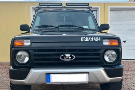 Lada Urban 24.600 km 15.800 € Achern 77855