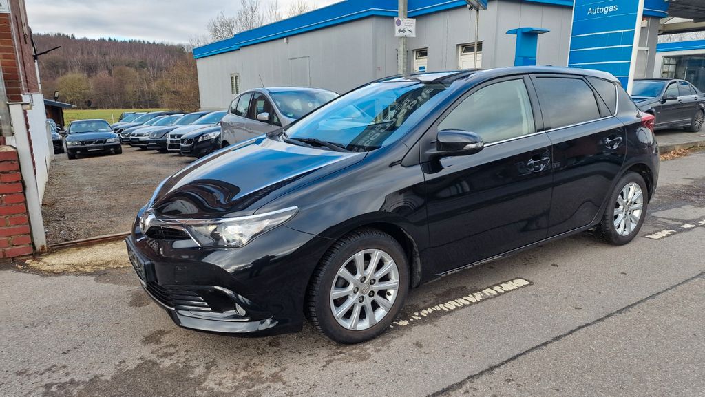 Toyota Auris 108.000 km 9.850 &euro; Eschweiler 52249