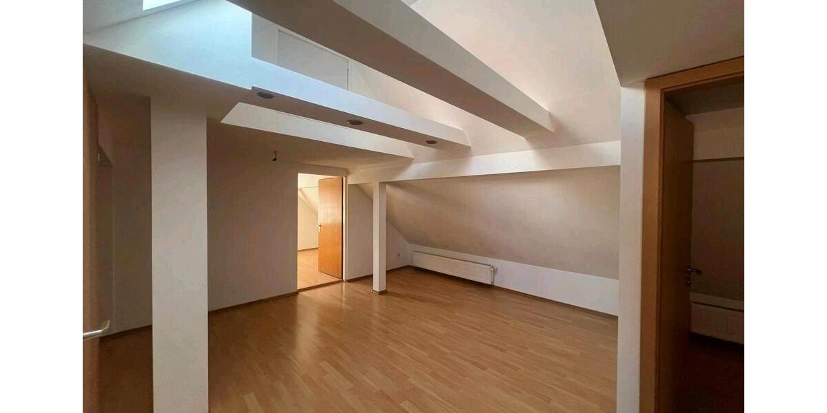 Dachgeschoßwohnung Rotenburg an der Fulda - 3 Zimmer, 80 m&sup2;, 500&euro; | Angebot:26132848