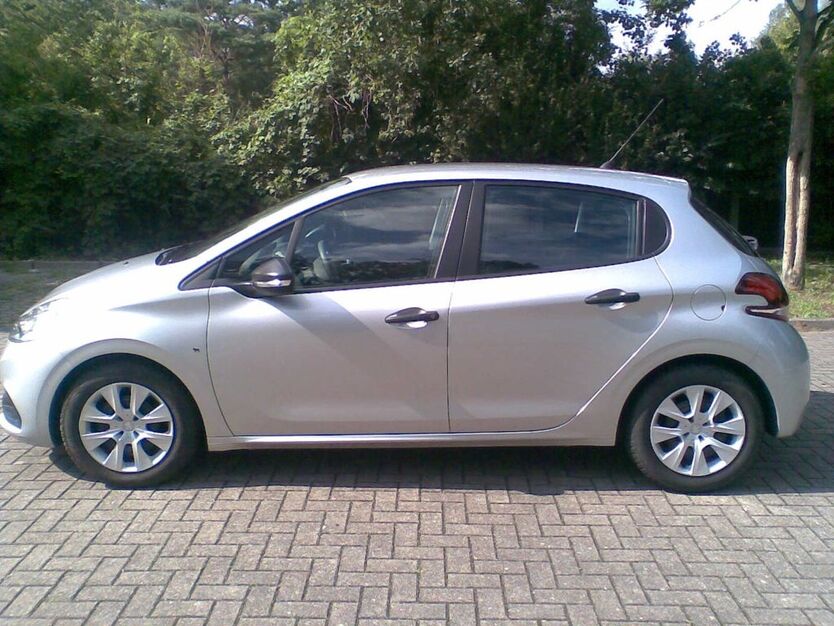 Peugeot 208 44.300 km 6.400 € Grabow 39291