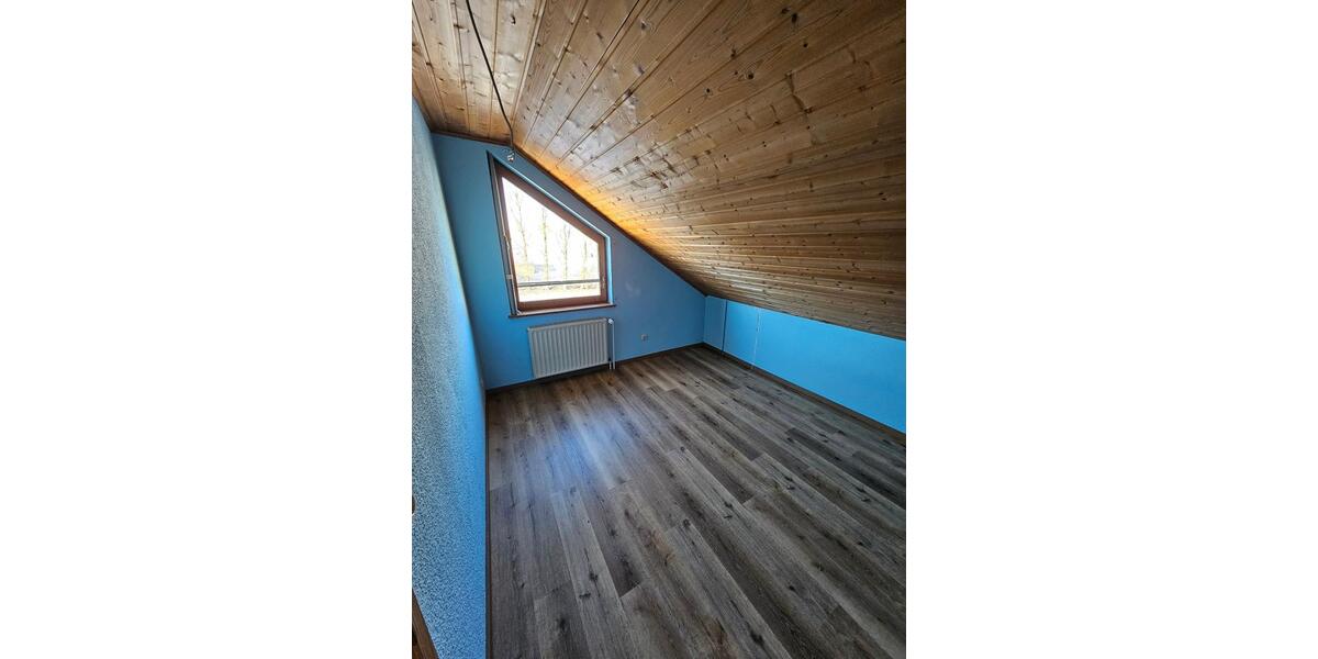 Dachgeschoßwohnung Kalbach - 4 Zimmer, 86 m&sup2;, 640&euro; | Angebot:25354699