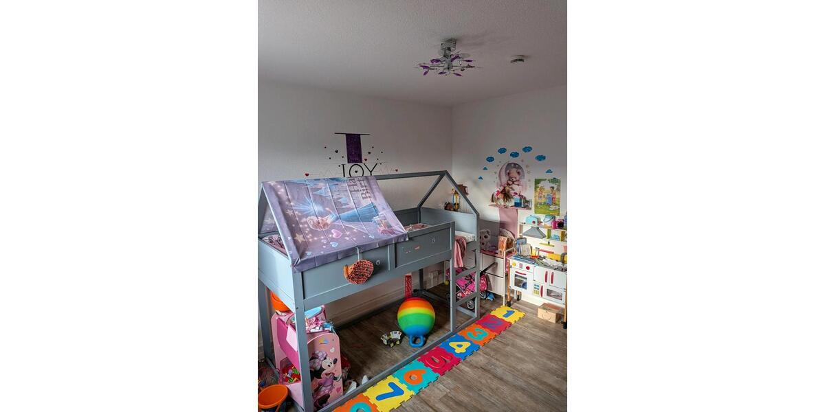 Etagenwohnung Eisenhüttenstadt - 4 Zimmer, 70 m&sup2;, 661&euro; | Angebot:26208801