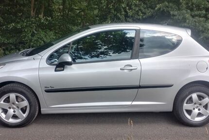 Peugeot 207 174.430 km 3.999 &euro; PADERBORN 33102