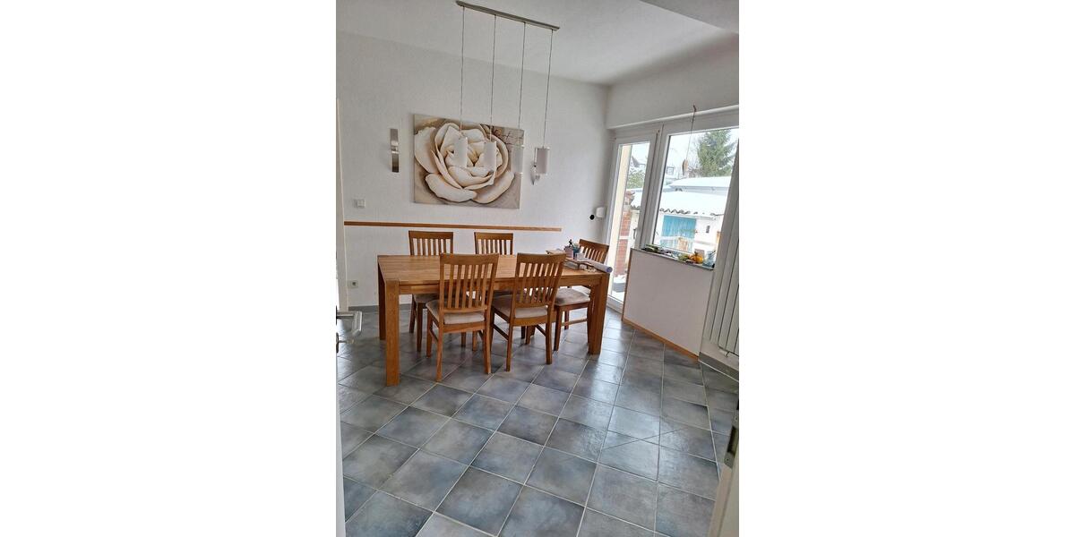 Moderne 4-Zimmer Wohnung mit großem Garten 4 zimmer