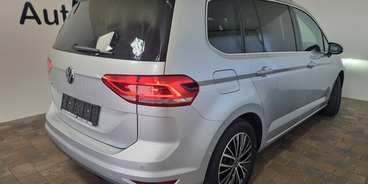 VW Touran Highline BMT DSG LED AHK ACC Navi 7-Sitze 91.700 km 26.900 &euro; Garrel 49681