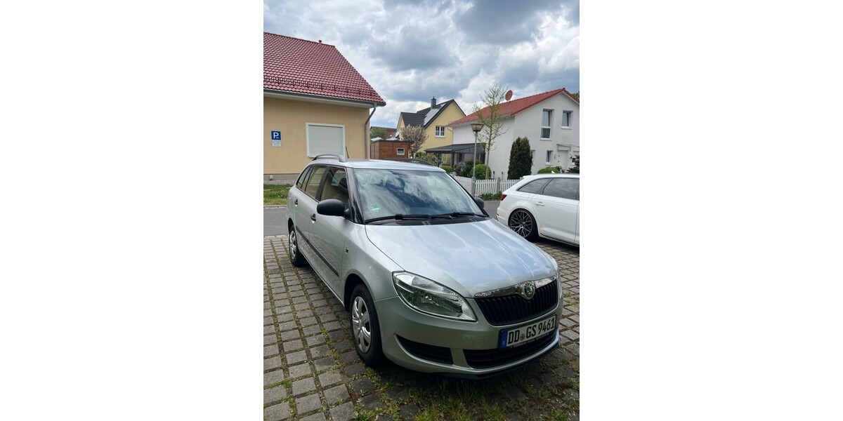 Skoda Fabia Kombi 152.000 km 4.999 € Dresden 01067