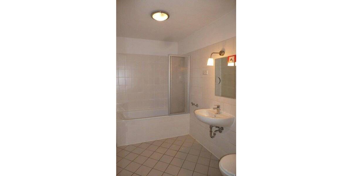 Etagenwohnung Halle Giebichenstein - 2 Zimmer, 63 m&sup2;, 600&euro; | Angebot:26345412