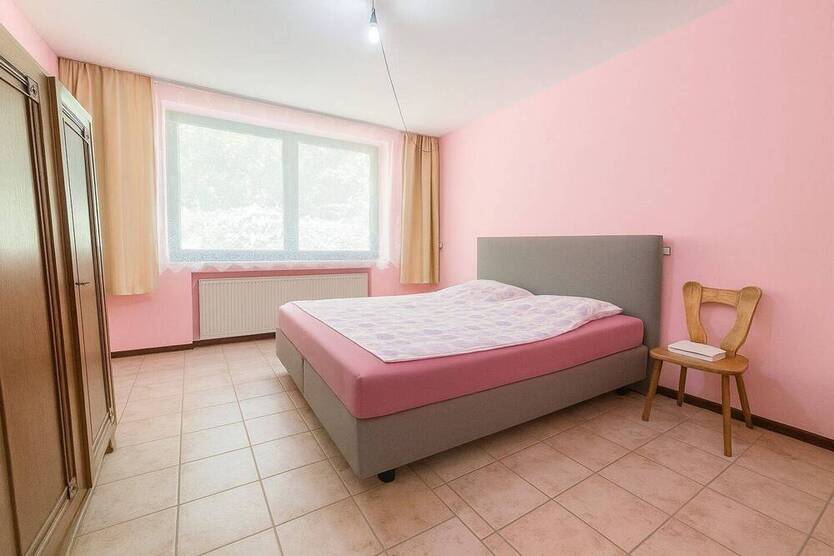 Praktisches Zweifamilienhaus mit Ausblick ins Grüne