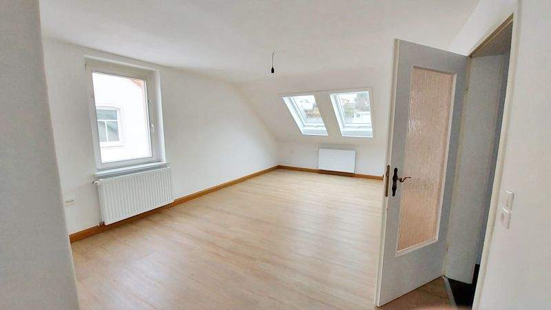 Etagenwohnung Döbeln - 3 Zimmer, 64 m&sup2;, 390&euro; | Angebot:25043209
