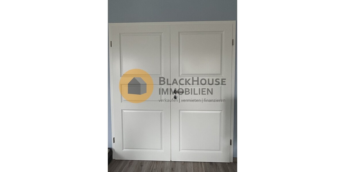 Walmdachhaus mit Einliegerwohnung, Doppelgarage, Bj. 2020, Salzwasserpool mit Gegenstromanlage - Einfamilienhaus Geisenhausen Geisenhausen | Angebot:26914490