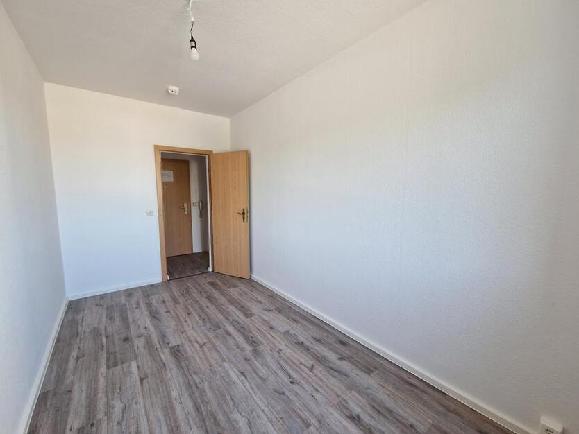 *Ab 01.11.2025- 2 Zimmer im Erdgeschoss mit Balkon & 2 NKM geschenkt* zimmer