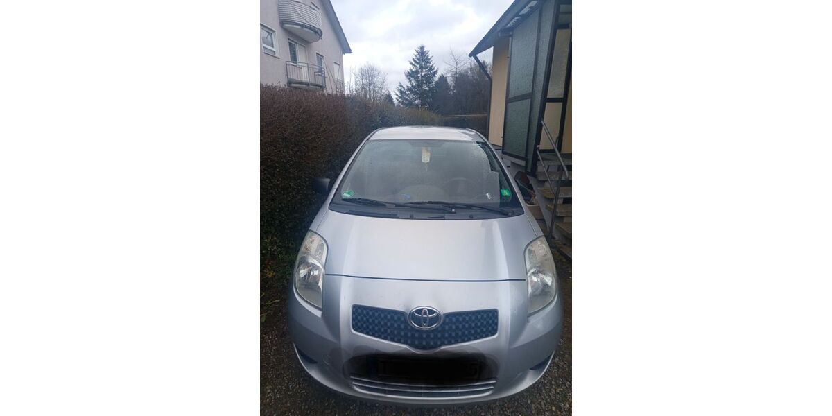 Toyota Yaris 147.000 km 3.200 &euro; Friedrichshafen 88048