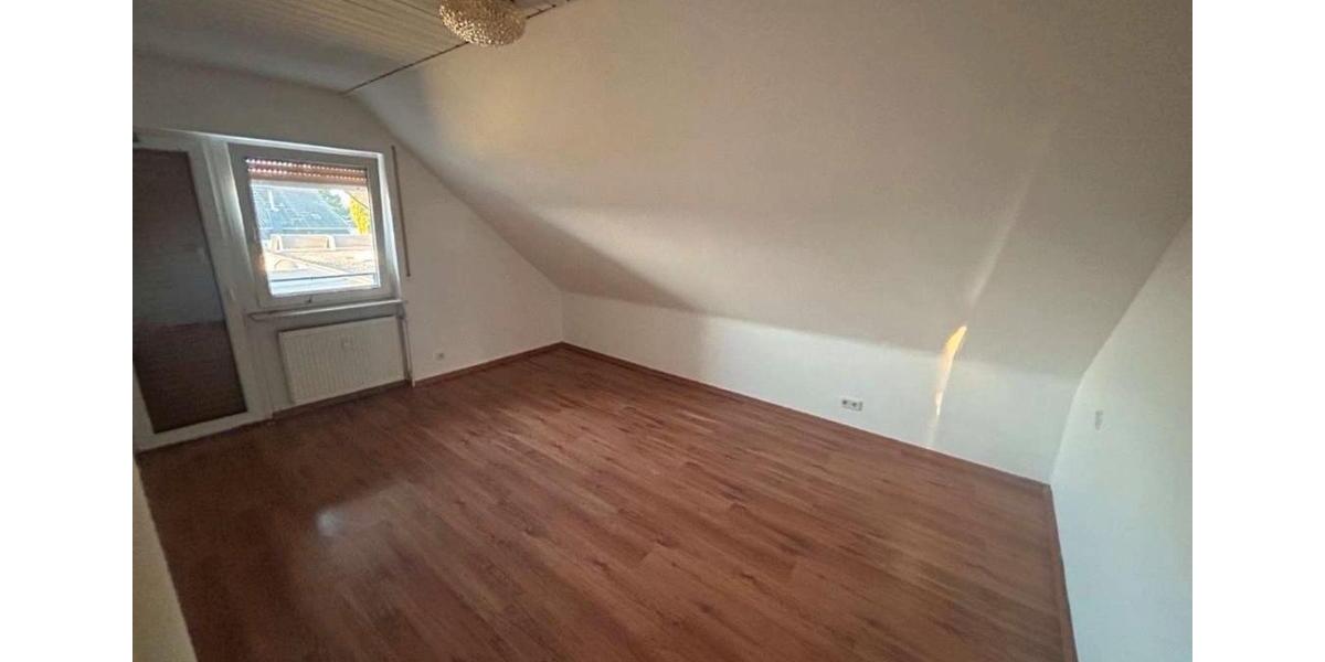 Dachgeschoßwohnung Bürstadt - 3 Zimmer, 90 m&sup2;, 850&euro; | Angebot:25172624