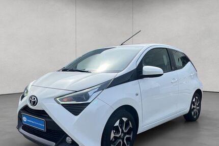 Toyota Aygo (X) 17.600 km 11.490 &euro; Reutlingen 72766