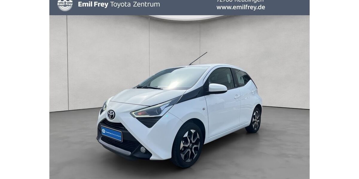 Toyota Aygo (X) 17.600 km 11.490 &euro; Reutlingen 72766