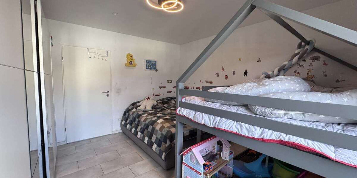 Traumhafte 3,5-Zimmer-Wohnung mit großem Balkon, herrlicher Aussicht, Garage und inkl.Einbauküche - Etagenwohnung Velbert Pöthen | Angebot:24740227