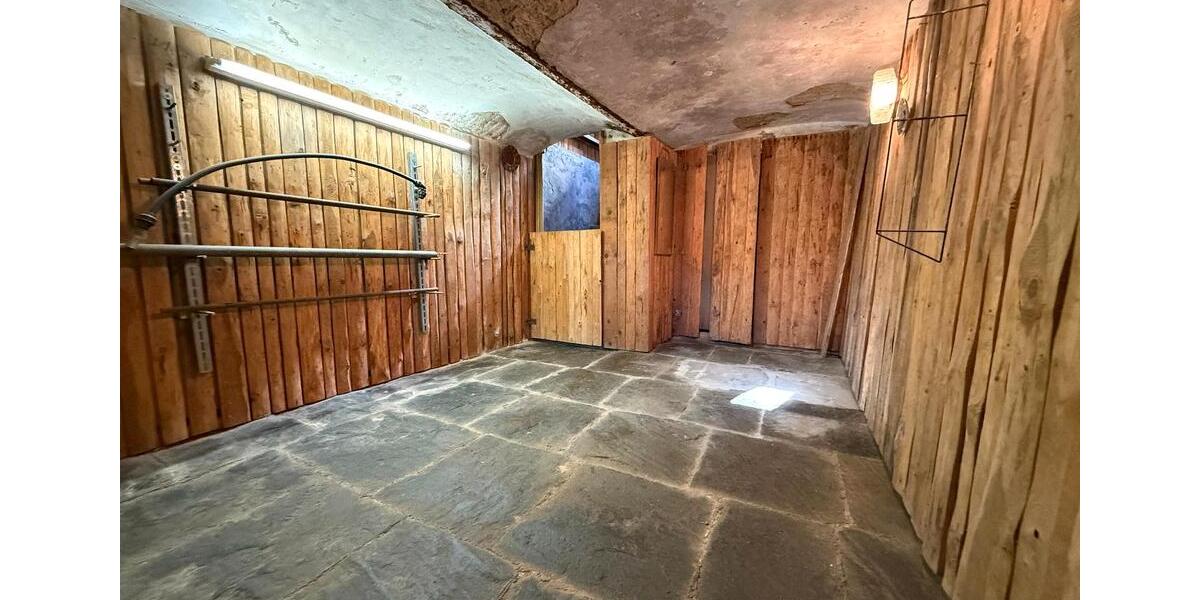 Doppelhaushälfte Treuen - 12 Zimmer, 150 m&sup2;, 180.000&euro; | Angebot:25656852