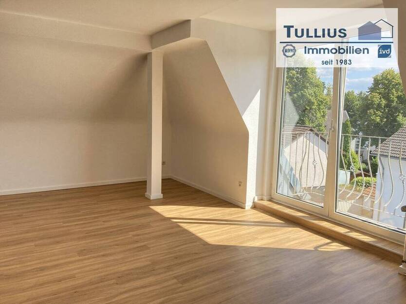 1-Zimmer-Dachgeschoßwohnung mit Einbauküche, 2 Balkone und Stellplatz in Essen-Borbeck