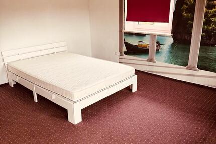 Sonnige 2,5 Zimmer Wohnung mit BW, WM, EBK und Gartennutzung zimmer