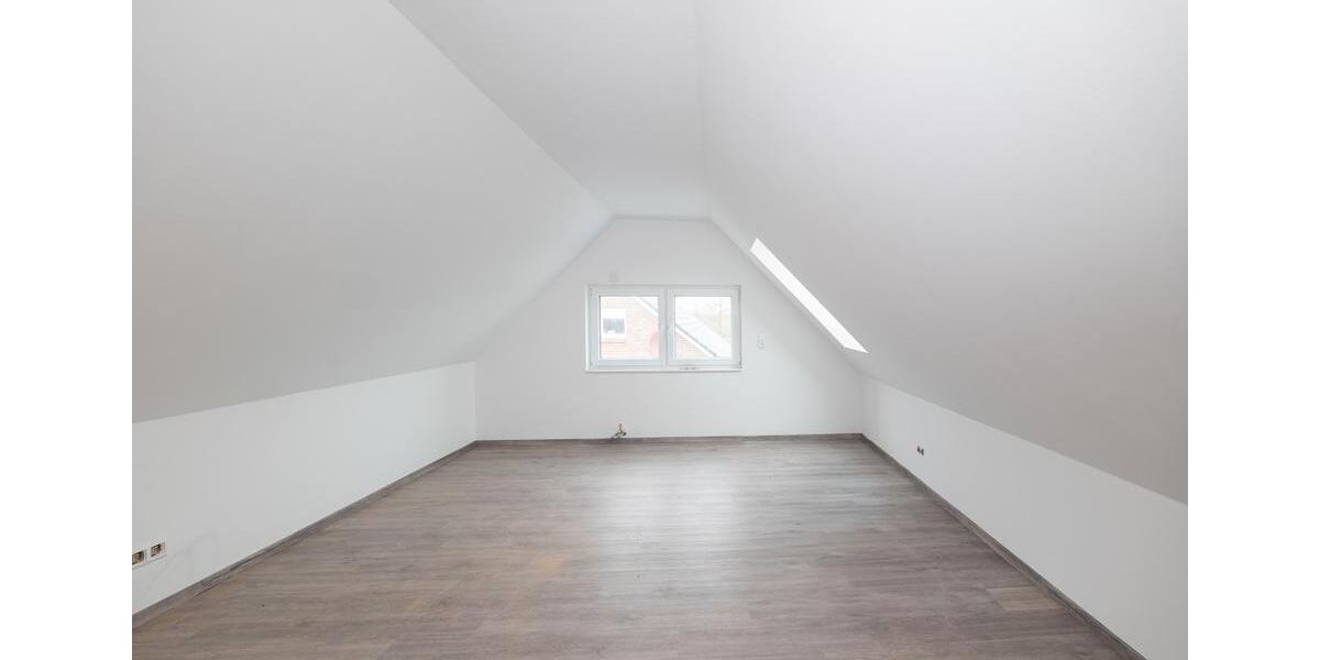 Dachgeschoßwohnung Hemmoor - 3 Zimmer, 96 m&sup2;, 1.055&euro; | Angebot:22732375