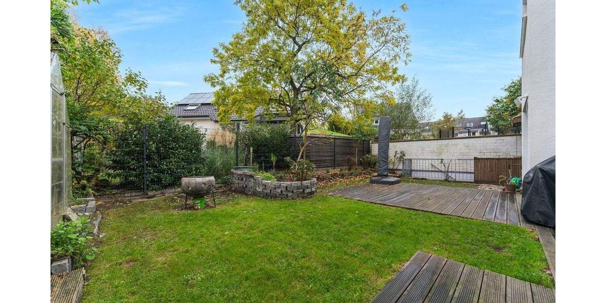 Gehobene Ausstattung und barrierearm: Großzügige 4-Zimmer-Wohnung mit Garten in Bestlage von Refrath 4 zimmer