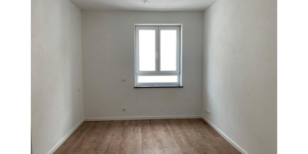 Etagenwohnung Neutraubling - 1 Zimmer, 110 m&sup2;, 1.350&euro; | Angebot:25172846