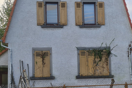 Grundstück mit stark sanierungsbed. Haus - erst lesen
